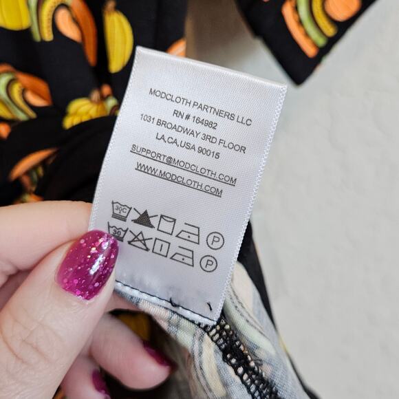 Modcloth Winning Them Over Short Sleeve Top Black Pumpkin Women's Medium Casual - Picture 8 of 8